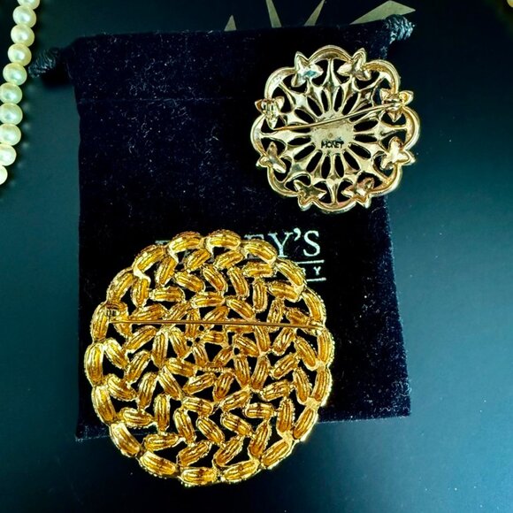 Monet Vintage Round Textured Gold Plated, Braided Brooch Pin - Picture 2 of 7